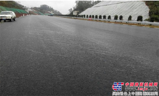 中大機械:不走尋常路 傳承匠心成就中國公路攤鋪專家